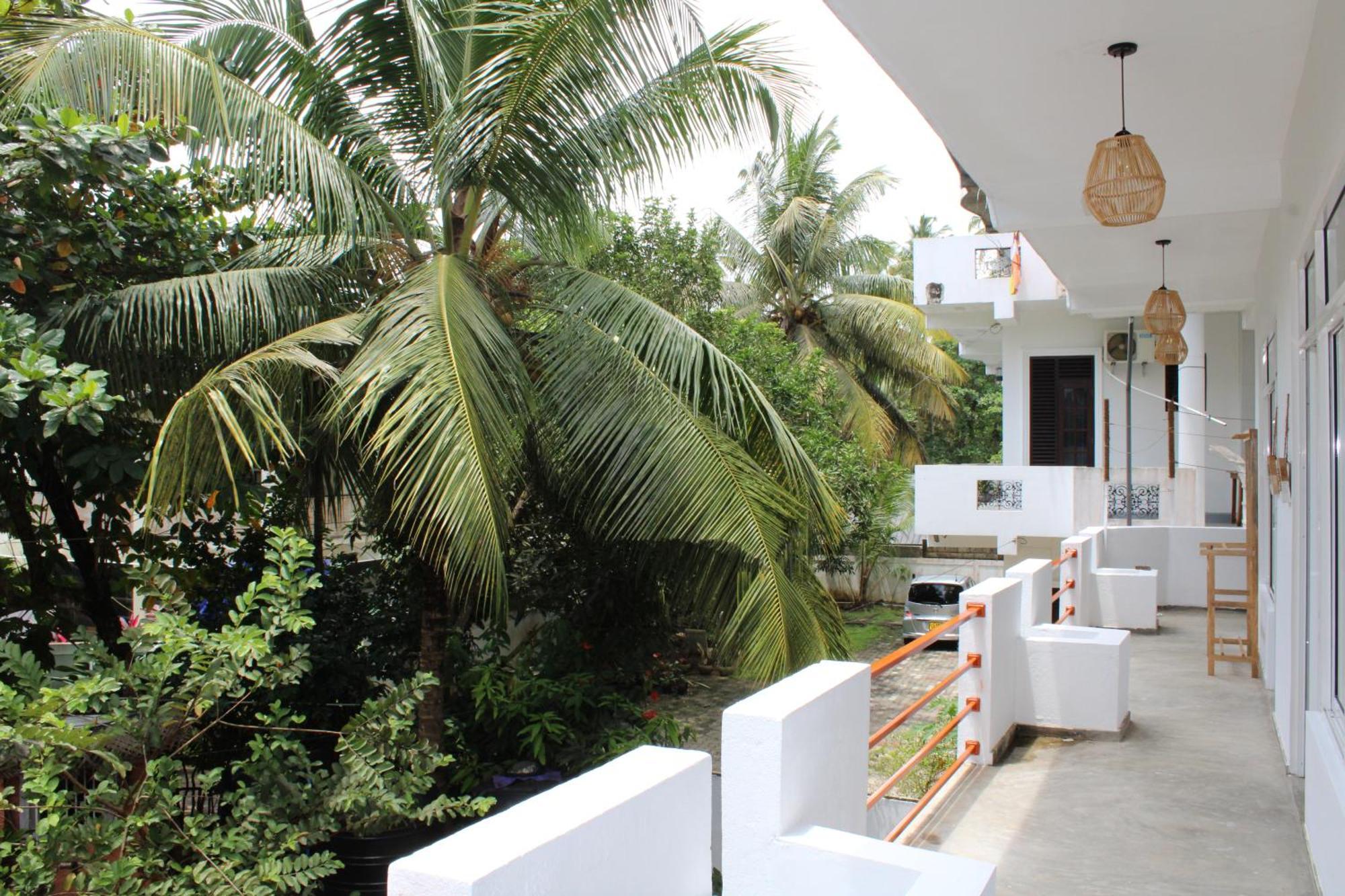 Sun & Moon Hostel Mirissa Exterior photo
